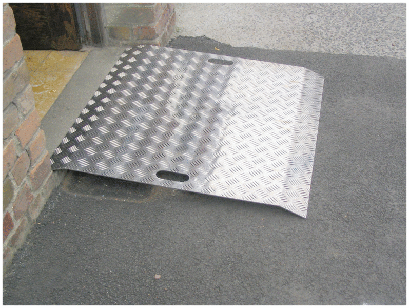 Rampe d'accès aluminium tôlé