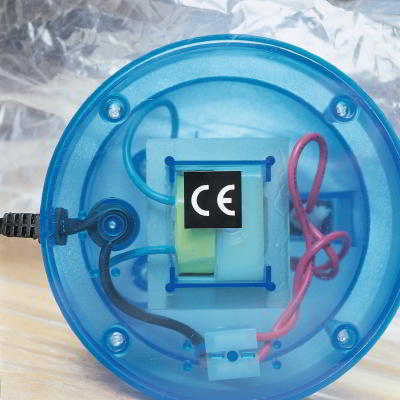 CE-Folienetikett klebt auf Elektrogerät