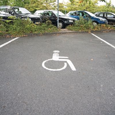  Behindertenparkplatz mit 3,50 m Breite