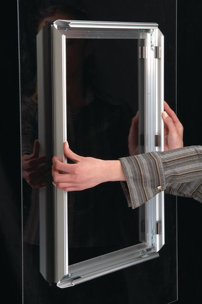 Porte-affiches pour vitres avec cadre clic auto-adhésif en aluminium