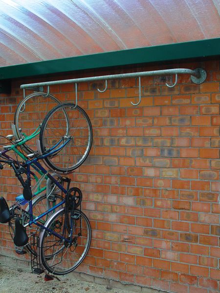 Range vélo suspendu avec râtelier en acier